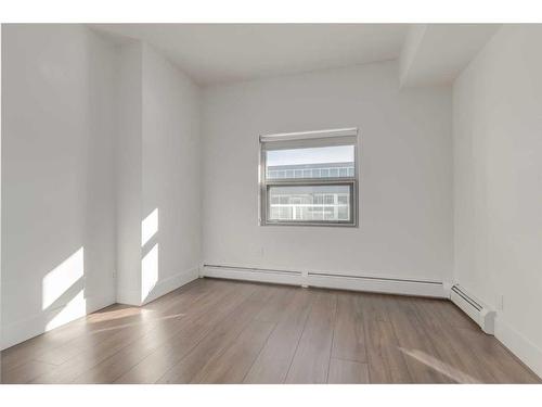 802-1087 2 Avenue Nw, Calgary, AB - Indoor Photo Showing Other Room