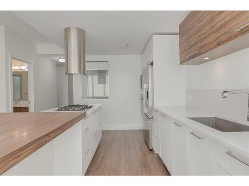 802-1087 2 Avenue Nw, Calgary, AB - Indoor Photo Showing Kitchen