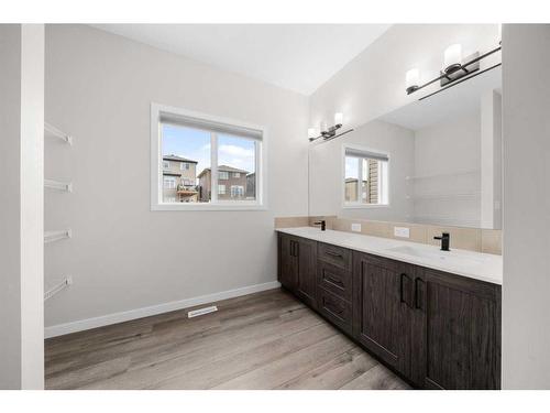 66 Lucas Terrace West, Calgary, AB - Indoor Photo Showing Bathroom