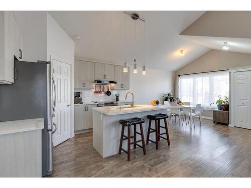 124 Evermeadow Manor Sw, Calgary, AB - Indoor Photo Showing Kitchen With Upgraded Kitchen