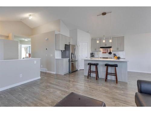 124 Evermeadow Manor Sw, Calgary, AB - Indoor Photo Showing Kitchen