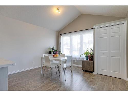 124 Evermeadow Manor Sw, Calgary, AB - Indoor Photo Showing Dining Room