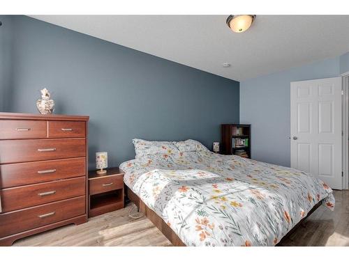 124 Evermeadow Manor Sw, Calgary, AB - Indoor Photo Showing Bedroom