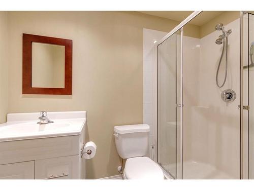 124 Evermeadow Manor Sw, Calgary, AB - Indoor Photo Showing Bathroom