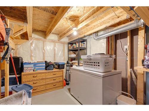 124 Evermeadow Manor Sw, Calgary, AB - Indoor Photo Showing Laundry Room