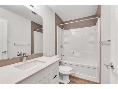 113-40 Walgrove Se, Calgary, AB - Indoor Photo Showing Bathroom