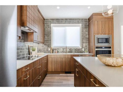 92 Silverton Glen Green Sw, Calgary, AB - Indoor Photo Showing Kitchen With Upgraded Kitchen