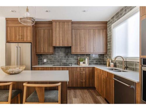 92 Silverton Glen Green Sw, Calgary, AB - Indoor Photo Showing Kitchen With Double Sink