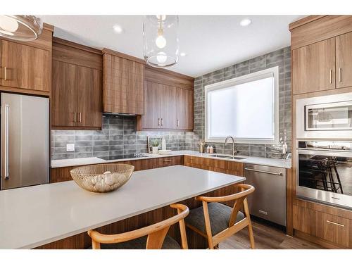 92 Silverton Glen Green Sw, Calgary, AB - Indoor Photo Showing Kitchen With Double Sink