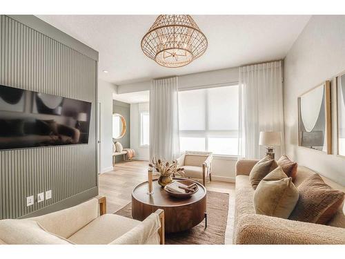 92 Silverton Glen Green Sw, Calgary, AB - Indoor Photo Showing Living Room