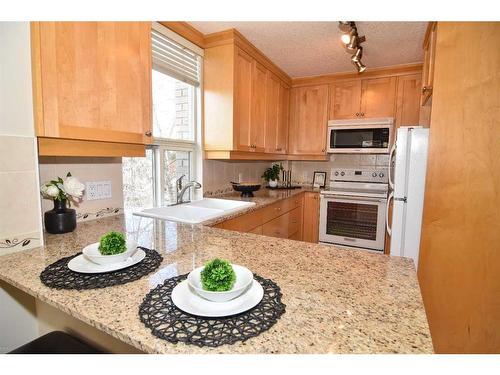 #402,-4554 Valiant Drive Nw, Calgary, AB - Indoor Photo Showing Kitchen