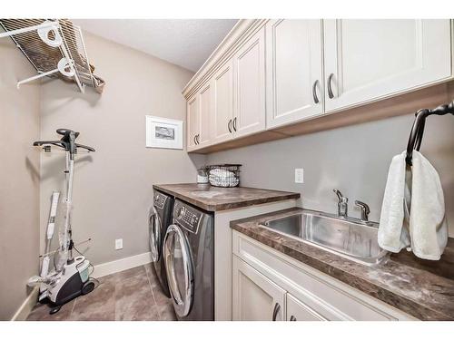 4623 81 Street Nw, Calgary, AB - Indoor Photo Showing Laundry Room