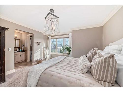 4623 81 Street Nw, Calgary, AB - Indoor Photo Showing Bedroom