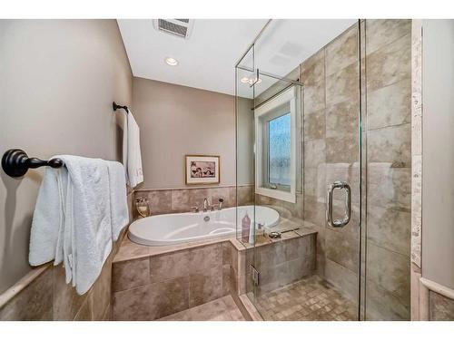 4623 81 Street Nw, Calgary, AB - Indoor Photo Showing Bathroom