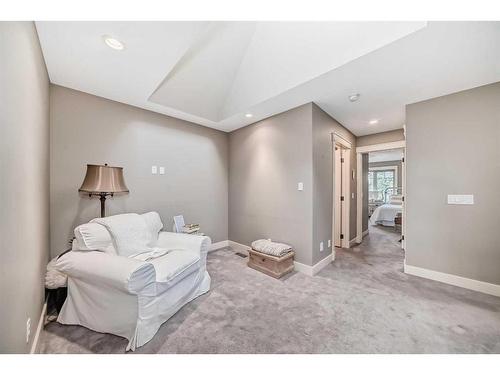 4623 81 Street Nw, Calgary, AB - Indoor Photo Showing Other Room