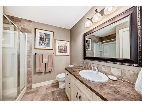 4623 81 Street Nw, Calgary, AB - Indoor Photo Showing Bathroom