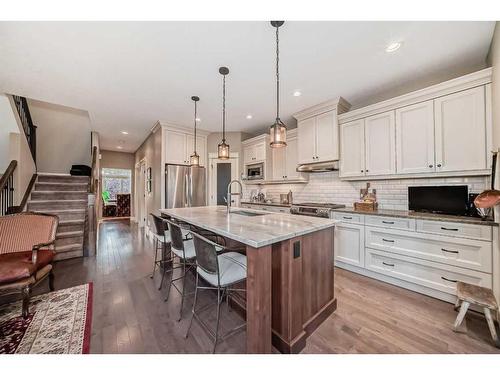 4623 81 Street Nw, Calgary, AB - Indoor Photo Showing Kitchen With Upgraded Kitchen