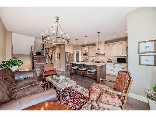 4623 81 Street Nw, Calgary, AB - Indoor Photo Showing Living Room