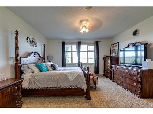 119 Wentworth Hill Sw, Calgary, AB - Indoor Photo Showing Bedroom