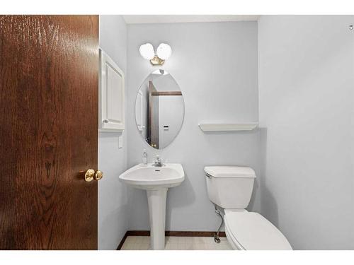 14319 Evergreen Street Sw, Calgary, AB - Indoor Photo Showing Bathroom