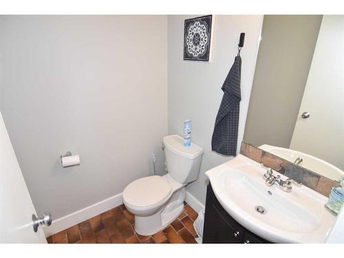 2535 7 Avenue Nw, Calgary, AB - Indoor Photo Showing Bathroom