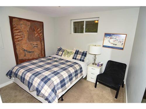 2535 7 Avenue Nw, Calgary, AB - Indoor Photo Showing Bedroom