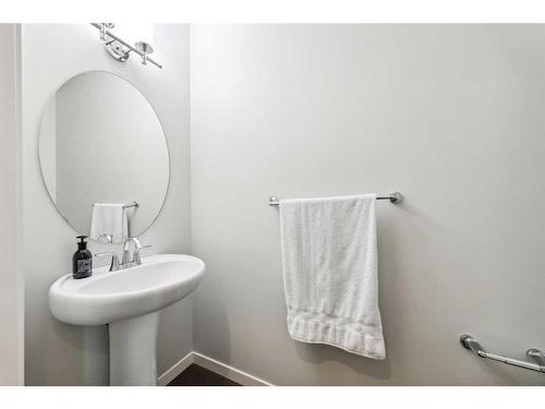 135 Auburn Glen Drive Se, Calgary, AB - Indoor Photo Showing Bathroom