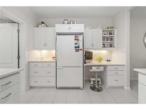 303 Patterson View Sw, Calgary, AB - Indoor Photo Showing Kitchen