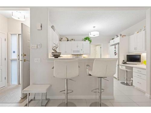 303 Patterson View Sw, Calgary, AB - Indoor Photo Showing Kitchen