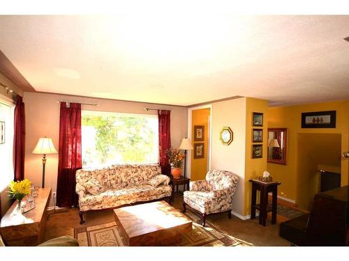 143 Silver Ridge Rise Nw, Calgary, AB - Indoor Photo Showing Living Room