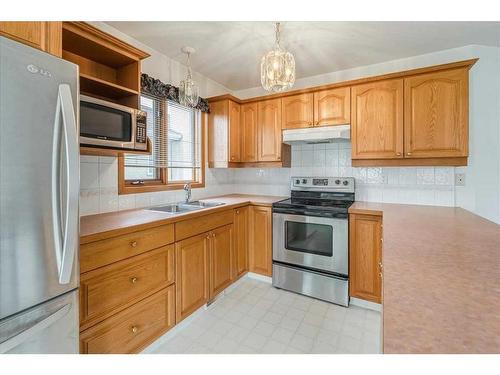 718 Centre Street, Vulcan, AB - Indoor Photo Showing Kitchen With Double Sink