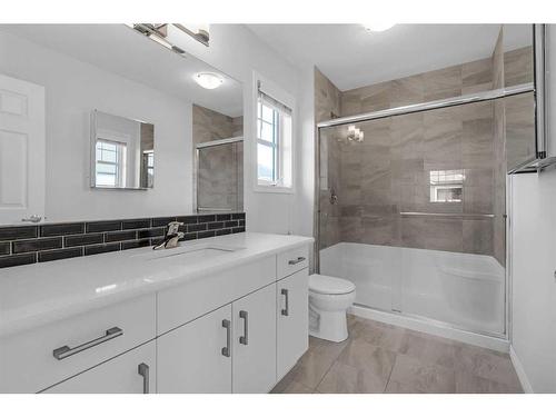 366 Windrow Crescent Sw, Airdrie, AB - Indoor Photo Showing Bathroom