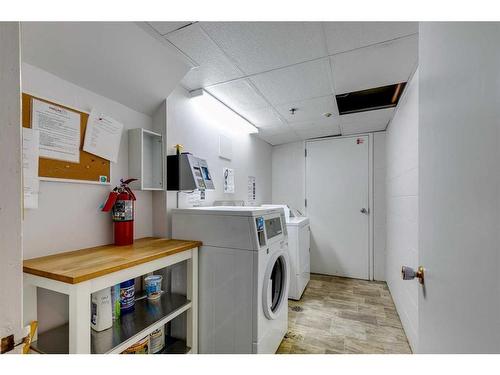 202-312 Cedar Crescent Sw, Calgary, AB - Indoor Photo Showing Laundry Room