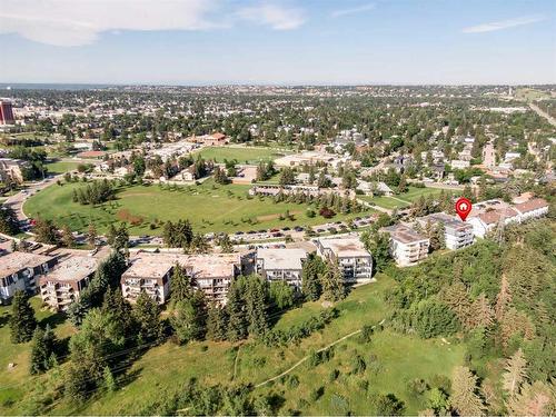 202-312 Cedar Crescent Sw, Calgary, AB - Outdoor With View