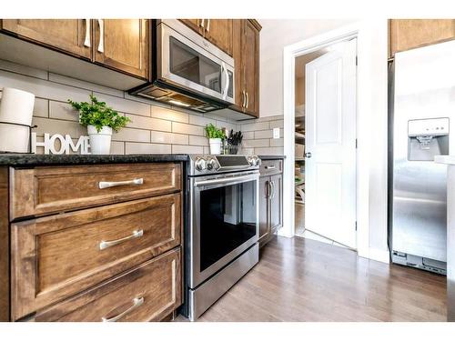 1362 Bayside Drive Sw, Airdrie, AB - Indoor Photo Showing Kitchen