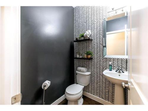 1362 Bayside Drive Sw, Airdrie, AB - Indoor Photo Showing Bathroom