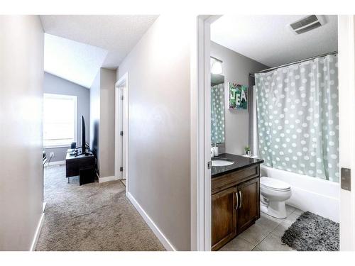 1362 Bayside Drive Sw, Airdrie, AB - Indoor Photo Showing Bathroom