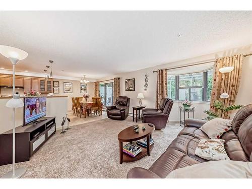 105-3719B 49 Street Nw, Calgary, AB - Indoor Photo Showing Living Room