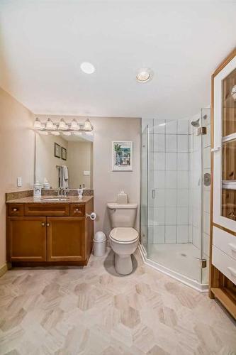 105-3719B 49 Street Nw, Calgary, AB - Indoor Photo Showing Bathroom