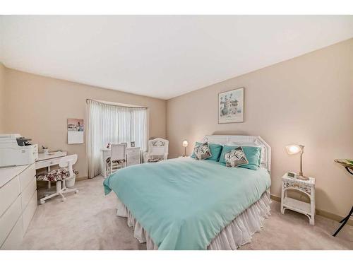 105-3719B 49 Street Nw, Calgary, AB - Indoor Photo Showing Bedroom