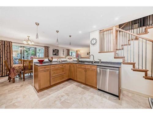 105-3719B 49 Street Nw, Calgary, AB - Indoor Photo Showing Kitchen