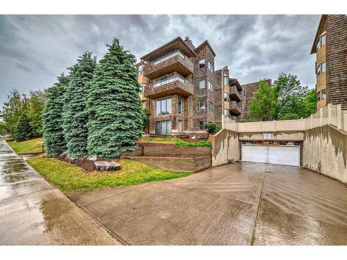 105-3719B 49 Street Nw, Calgary, AB - Outdoor