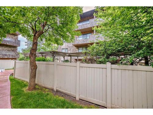 105-3719B 49 Street Nw, Calgary, AB - Outdoor