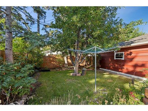 6119 Lacombe Way Sw, Calgary, AB - Outdoor