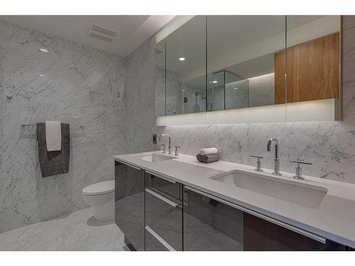 412-738 1 Avenue Sw, Calgary, AB - Indoor Photo Showing Bathroom