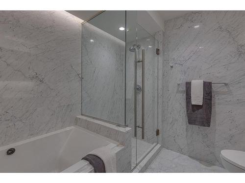 412-738 1 Avenue Sw, Calgary, AB - Indoor Photo Showing Bathroom