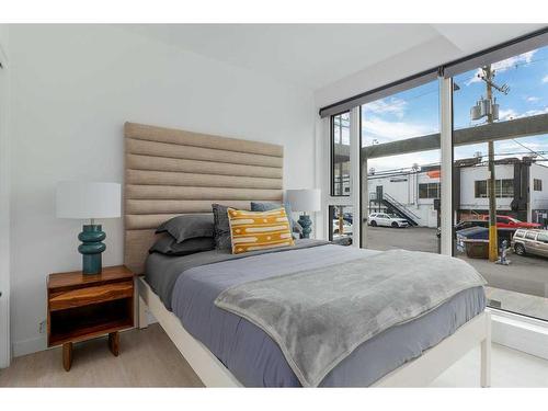 206-327 9A Street Nw, Calgary, AB - Indoor Photo Showing Bedroom