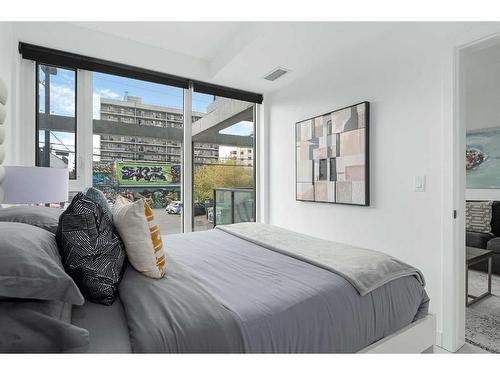 206-327 9A Street Nw, Calgary, AB - Indoor Photo Showing Bedroom