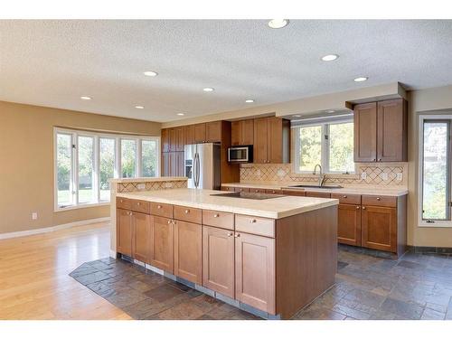 128 Deer Side Place Se, Calgary, AB - Indoor Photo Showing Kitchen