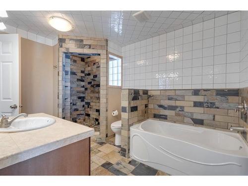 128 Deer Side Place Se, Calgary, AB - Indoor Photo Showing Bathroom